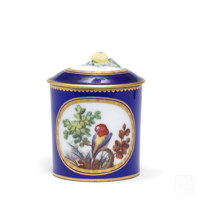 A small Sèvres blue-ground pomade pot and cover (pot à pommade), dated 1763 - 图2